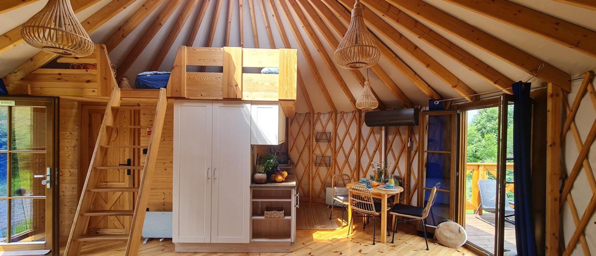 Glamping 4 Zywioly -caloroczne Jurty W Sudetach
